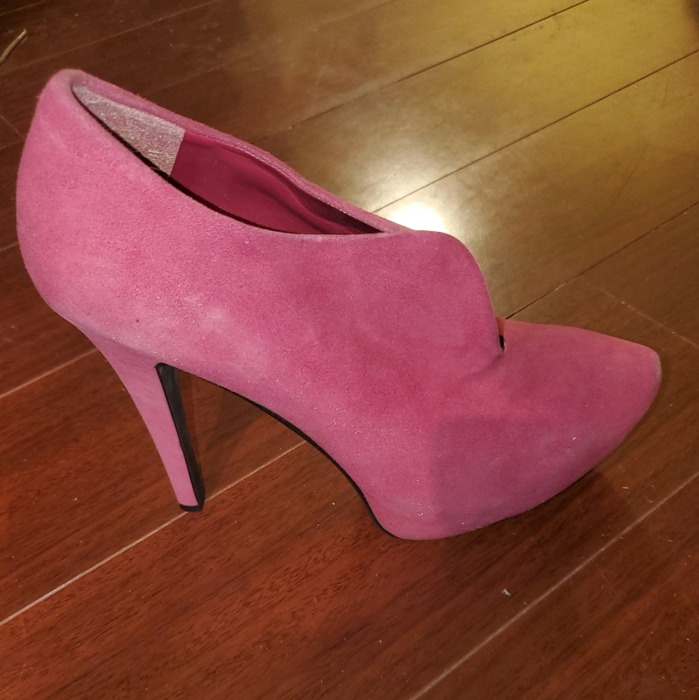BCBG pink heels